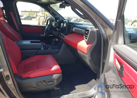 2024 Toyota Tundra Hybrid Trd Pro 4Wd z USA, uszkodzony, nr VIN 5TFPC5DB5RX044076